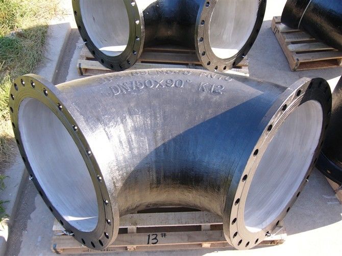 Cemento interno que cubre el hierro dúctil que cabe la clase doble PN10 de la curva del reborde 90 proveedor